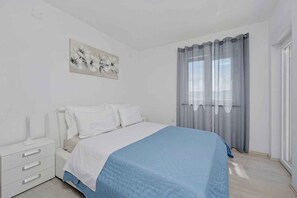 3 bedrooms, WiFi - Holiday home with pool and air conditioning (Skrpčići)