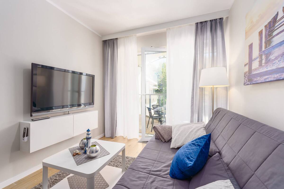 Deluxe Apartment | Living area | Flat-screen TV