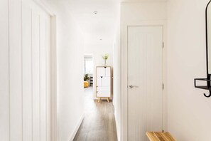 Interior - Bright London Bridge Apartment (London)