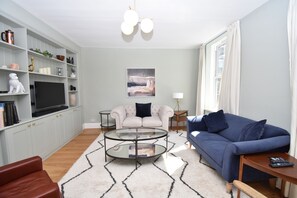 TV - Beautiful 3 bed flat in Hoxton! (London)