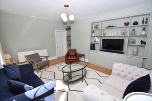 TV - Beautiful 3 bed flat in Hoxton! (London)