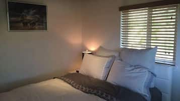 4 bedrooms, iron/ironing board, free WiFi, bed sheets