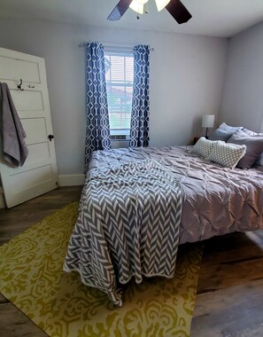 2 bedrooms, iron/ironing board, free WiFi, bed sheets