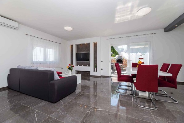 Interior - Villa Mia with pool in Garica (Garica)