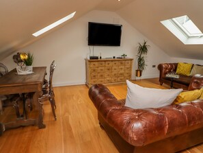 Cottage | Living area | Video-game console - The Hideaway (St Ives)