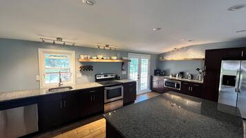 Frigorífic, microones, forn i placa de cuina