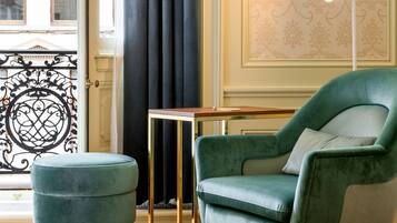 Allergikerbettwaren, Minibar, Zimmersafe, Schreibtisch