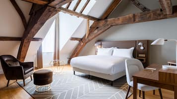 Junior-Suite, 1 Schlafzimmer | Allergikerbettwaren, Minibar, Zimmersafe, Schreibtisch