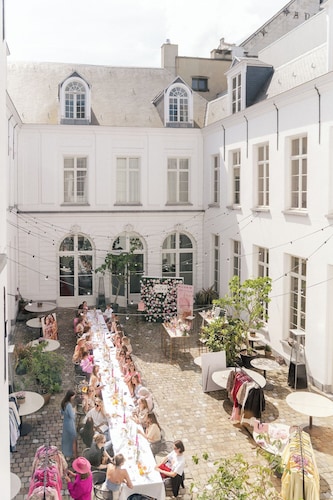 Sapphire House Antwerp, Autograph Collection