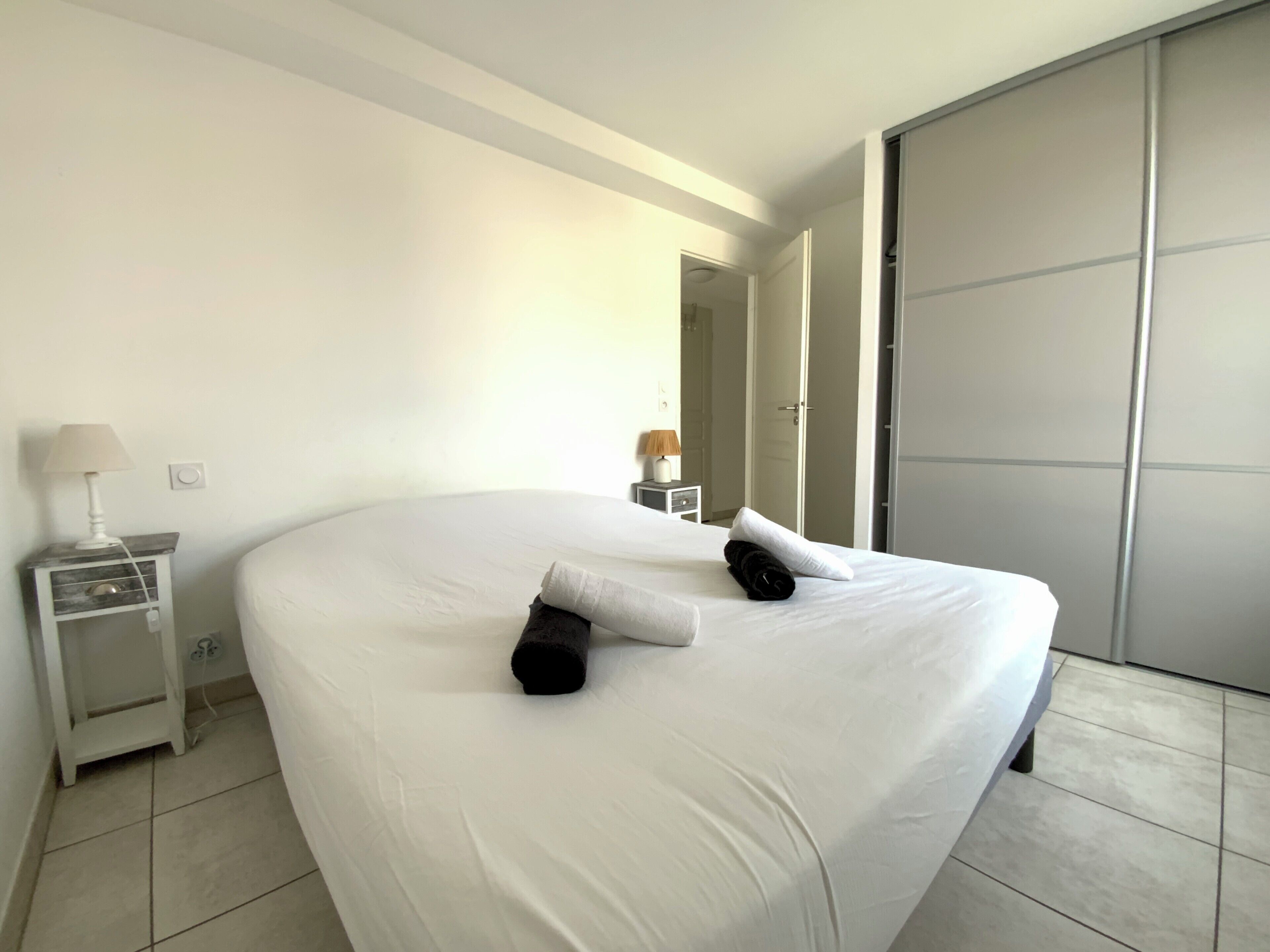 2 slaapkamers, een strijkplank/strijkijzer, wifi