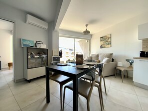 Dining - Rêve bleu appartement vue mer B203 dans résidence avec accès plage privé (Le Grau-du-Roi)