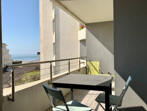 Outdoor dining - Rêve bleu appartement vue mer B203 dans résidence avec accès plage privé (Le Grau-du-Roi)