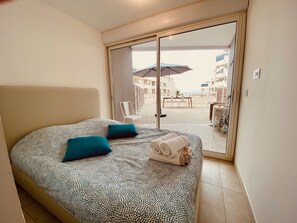 2 bedrooms, iron/ironing board, bed sheets