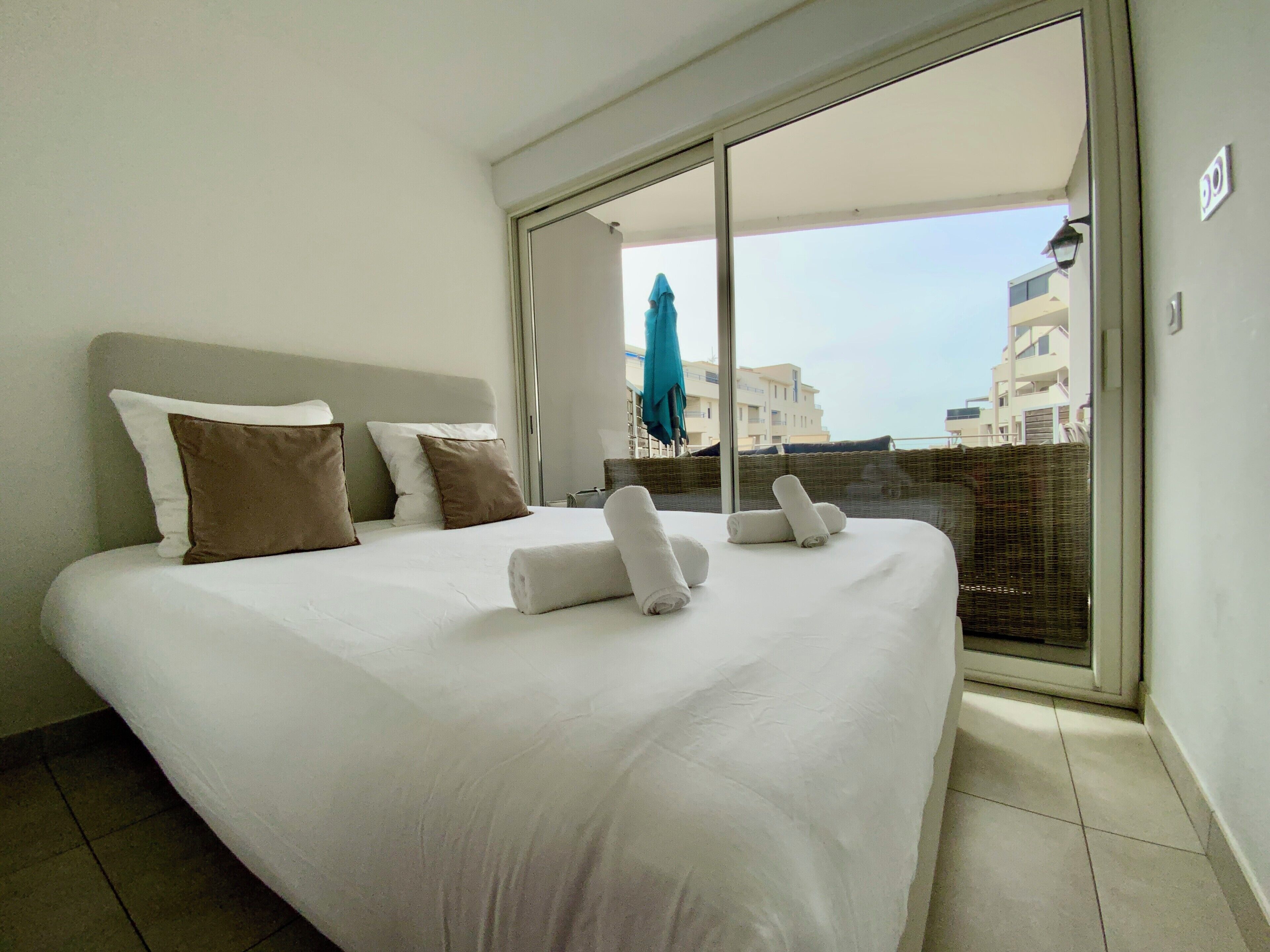 2 bedrooms, iron/ironing board, bed sheets