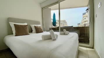 2 bedrooms, iron/ironing board, bed sheets
