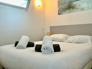 2 bedrooms, bed sheets - Duplex vue mer avec accès plage – Le Grau-du-Roi (Le Grau-du-Roi)