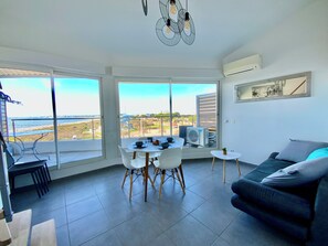 TV - Duplex vue mer avec accès plage – Le Grau-du-Roi (Le Grau-du-Roi)