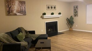 Interior - Spacious Condo, King and Twin beds, Peaceful  (Greer)