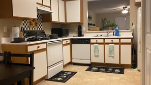 Fridge, microwave, dishwasher, coffee/tea maker - Spacious Condo, King and Twin beds, Peaceful  (Greer)