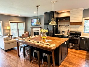 Fridge, microwave, oven, stovetop - Secluded home near Patoka Lake & French Lick. Nature Lover's Dream (French Lick)