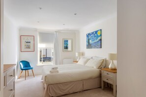 2 bedrooms, iron/ironing board, travel cot, free WiFi - Best location for City sightseeing, 2 bed 2 bathroom Flat in the middle of town. (London)