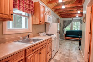 Deluxe Cottage | 2 bedrooms, free WiFi