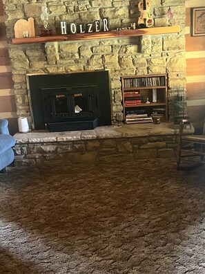 Interior - Carol’s Cabin in the Woods in Historic Hoosier Hills (Vevay)