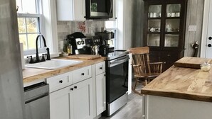 Kaffetrakter/tekoker, kjøleskap, mikrobølgeovn og ovn