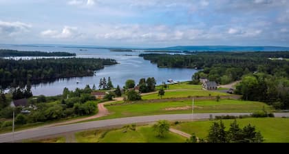 Veronica’s Place - Brand new, roomy cottage on the Bras D'Or Lakes