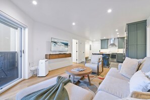 Flat-screen TV, fireplace, DVD player
