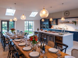 Cottage | Privékeuken | Een koelkast, een vaatwasser, een waterkoker, een broodrooster