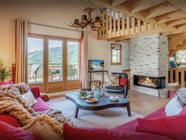 Fernseher, Kamin, Stereoanlage