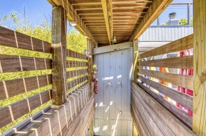 Property grounds - Beautiful Fire Island Pines Beach House—Pool, Hot Tub, Rooftop, Garden & More! (Sayville)