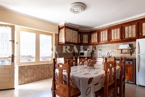 Dining - Casa Paco - country house with garden in Caranceja (Reocín, Cantabria) (Caranceja)