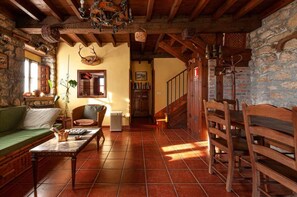 Televisión y chimenea 