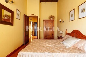 3 bedrooms, iron/ironing board, bed sheets - Casa Begoña - country house with mountain views near Ribadesella (Sardedo)