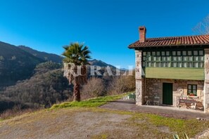 Exterior - Casa Begoña - country house with mountain views near Ribadesella (Sardedo)