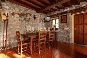 Dining - Casa Begoña - country house with mountain views near Ribadesella (Sardedo)