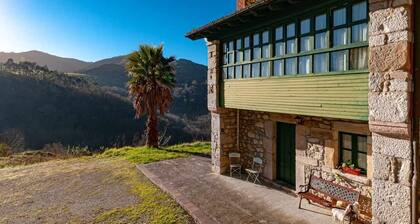 Casa Begoña-situada en Sardedo, Ribadesella, en un Paraje Único