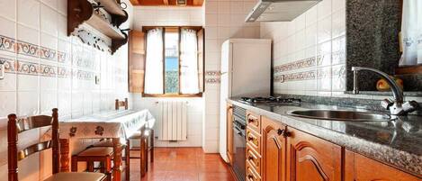 Fridge, microwave, oven, cookware/dishes/utensils