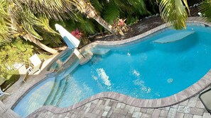 Piscina all'aperto, una piscina riscaldata