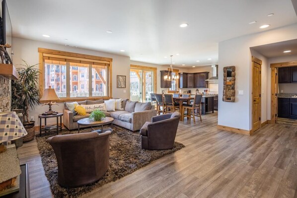 Télévision, baby-foot