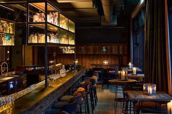 3 bars/lounges, wine bar