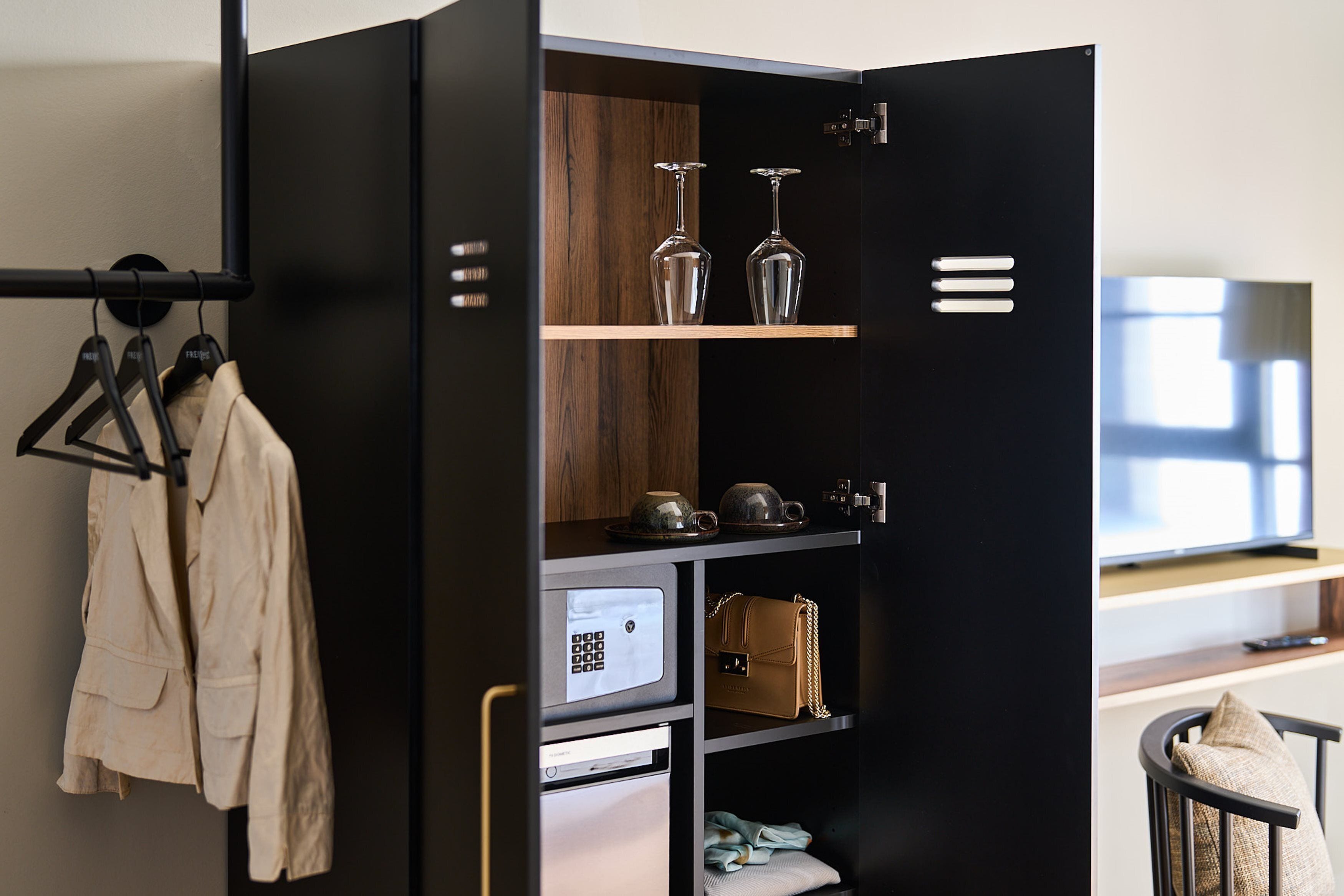 1 bedroom, hypo-allergenic bedding, minibar, in-room safe