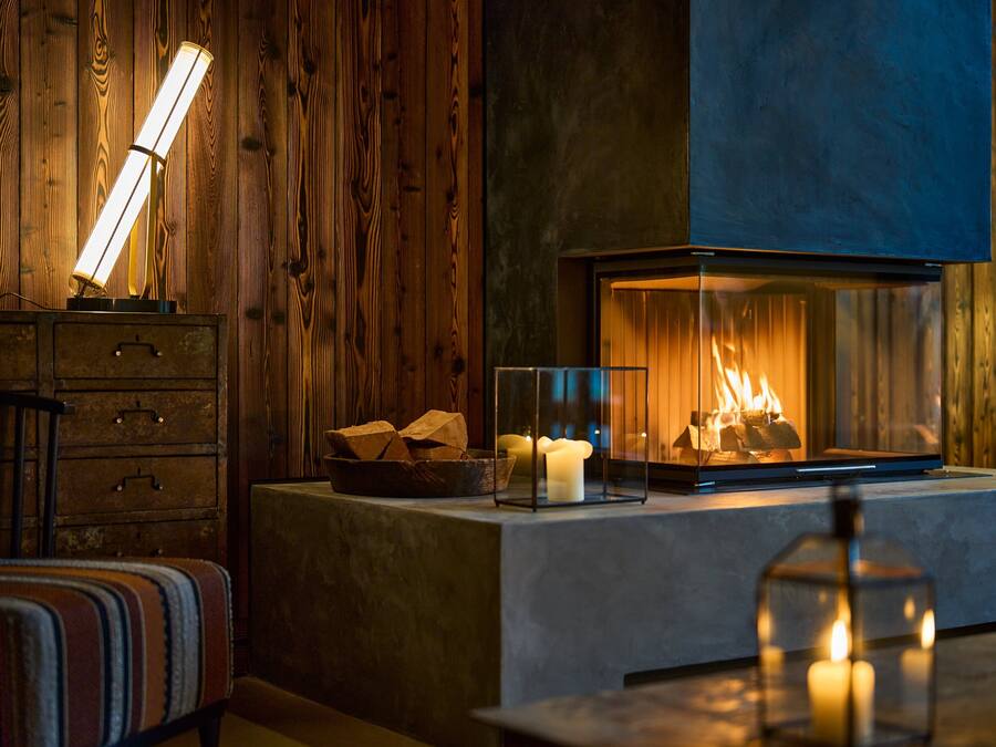 3 bars/lounges, wine bar