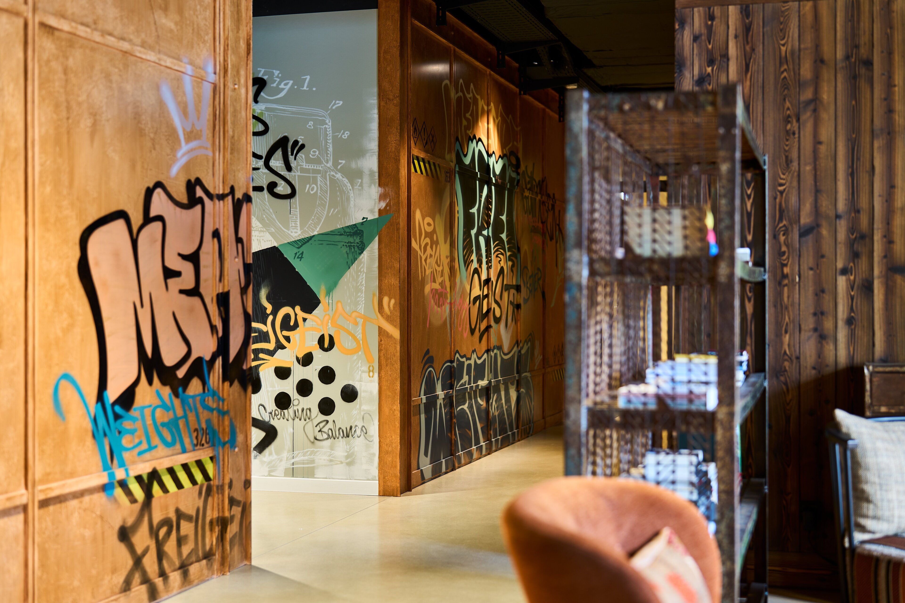 3 bars/lounges, wine bar