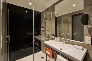 Shower, free toiletries, hair dryer, towels
