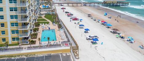 Am Strand, Liegestühle, Strandtücher