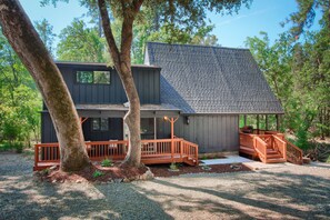 Exterior - Modern A-Frame next to a creek, minutes to Bass Lake and close to Yosemite (Oakhurst)