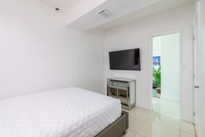 4 bedrooms, iron/ironing board, WiFi